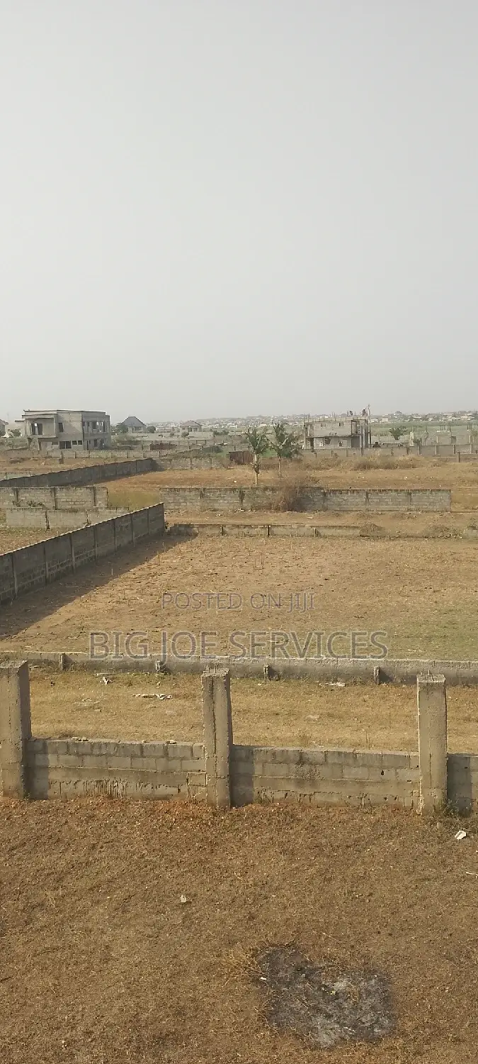 Plot for Sale in Lake Vill Estate
