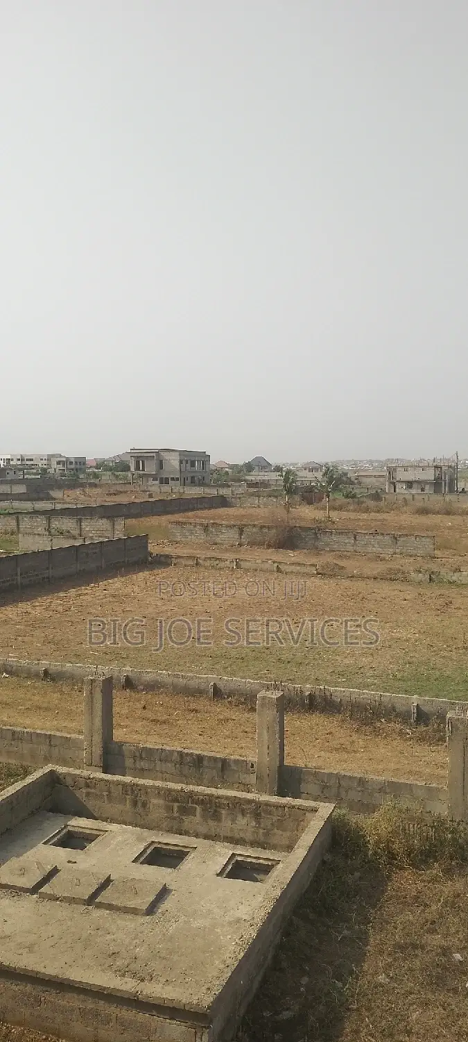 Plot for Sale in Lake Vill Estate