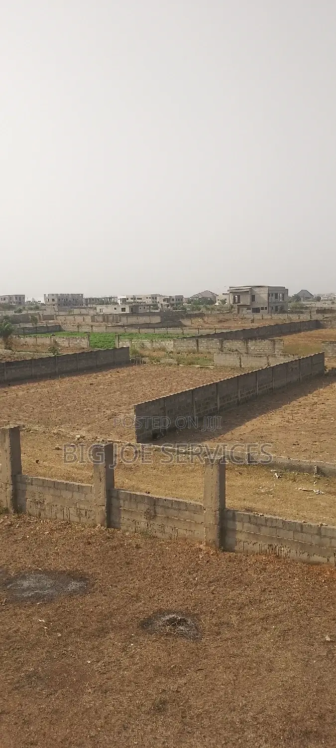 Plot for Sale in Lake Vill Estate