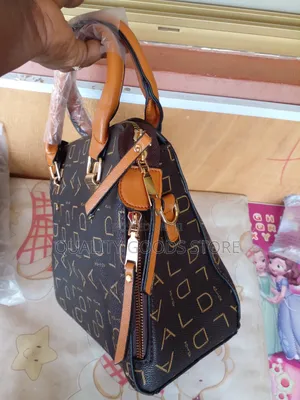 Classic Ladies Leather Hand Bag