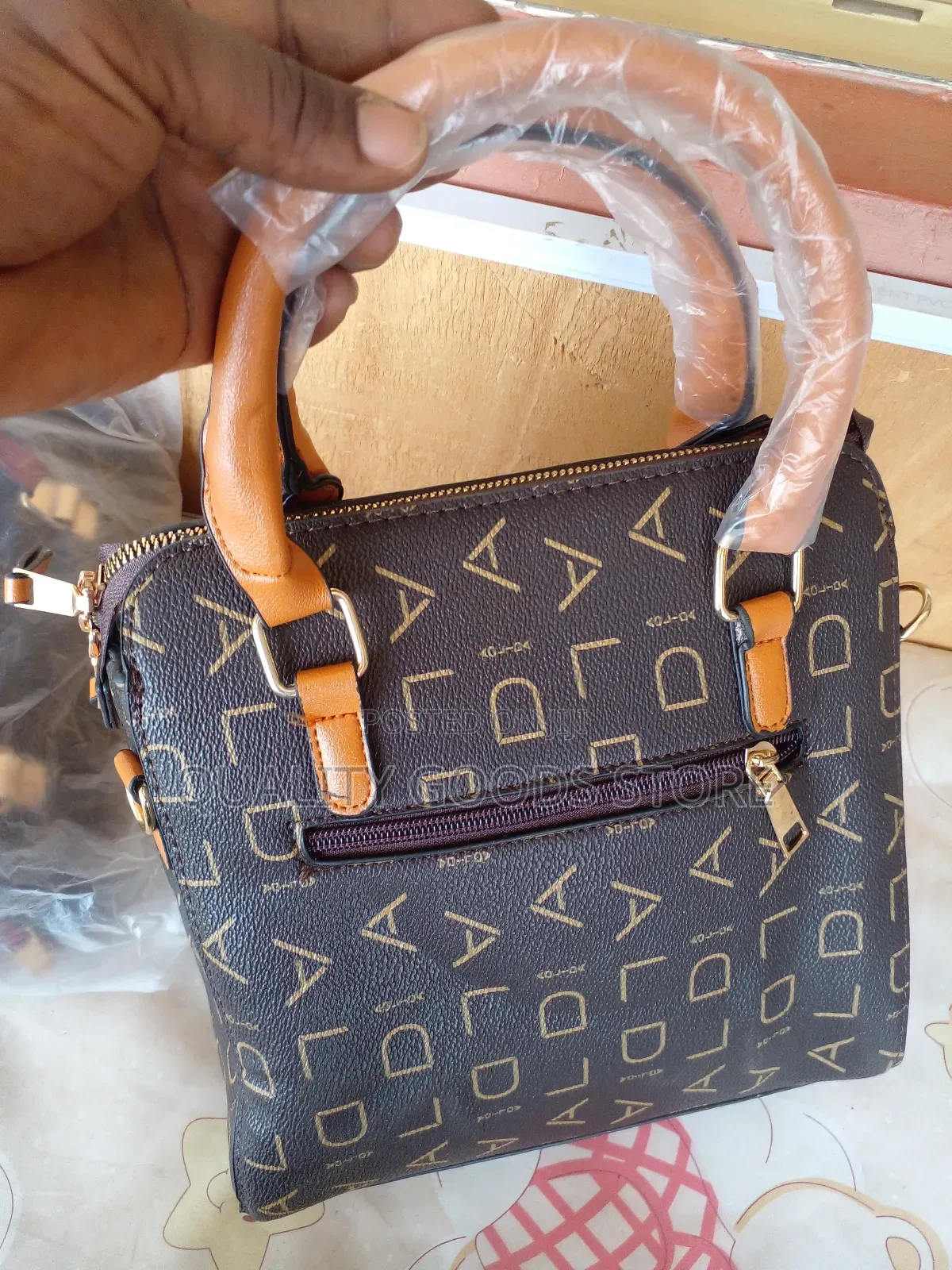 Classic Ladies Leather Hand Bag