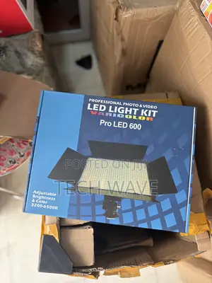 Pro Led 600 With Batteries, Adapter, Tripod Stand
