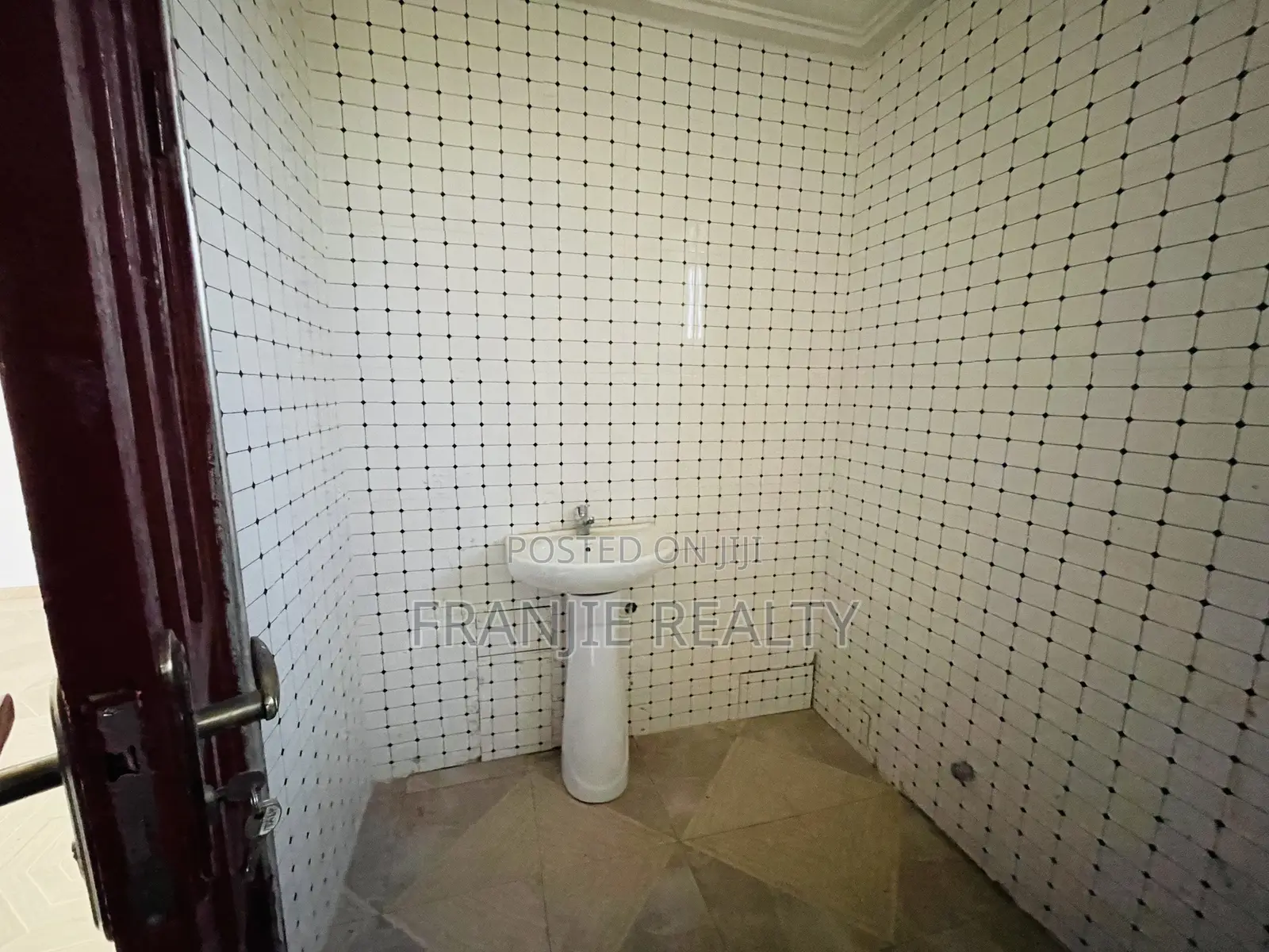 3bdrm Apartment in Weija for rent