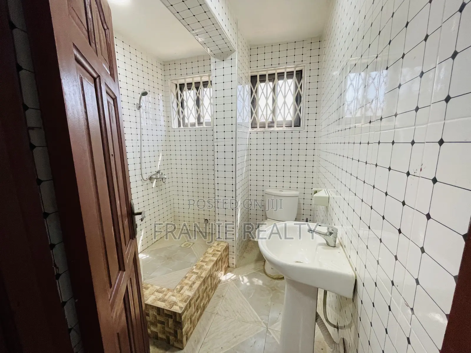 3bdrm Apartment in Weija for rent