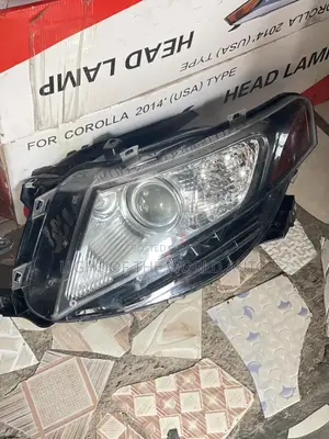 Lincoln MKT Headlight 2010 Driver Side With Charger