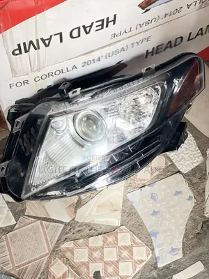 Lincoln MKT Headlight 2010 Driver Side With Charger