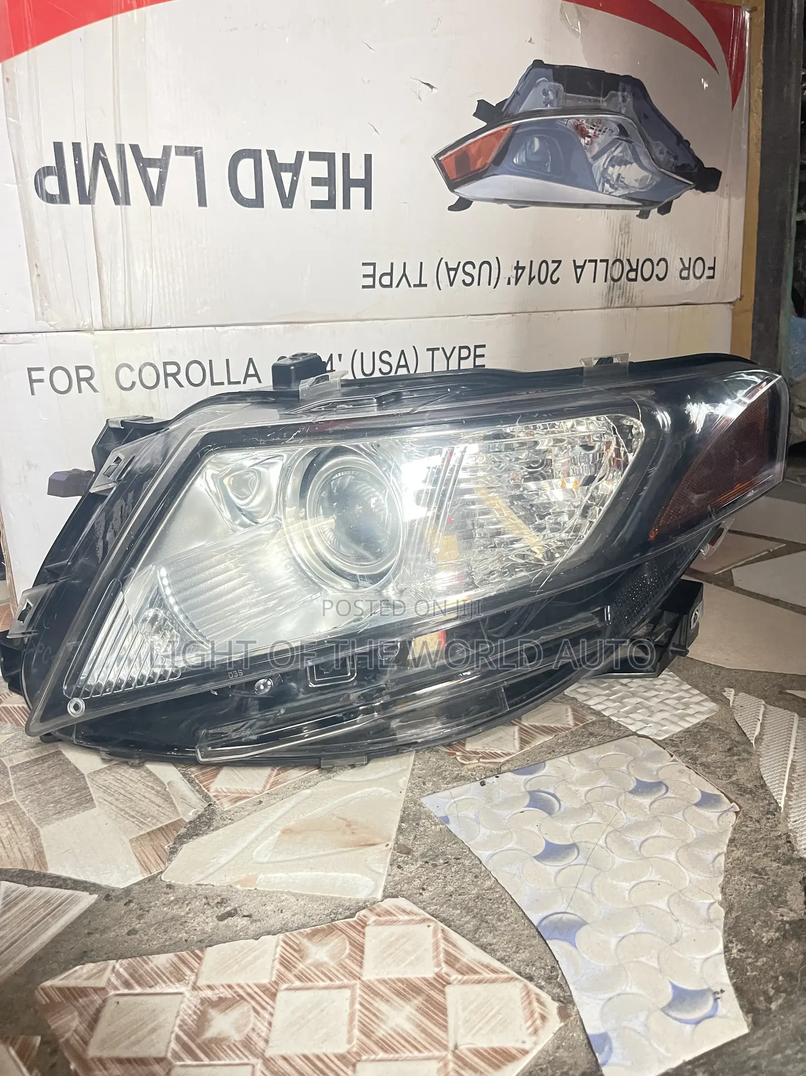 Lincoln MKT Headlight 2010 Driver Side With Charger