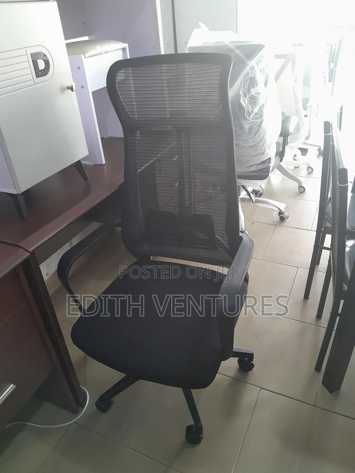 Swivelling Chair With Lumber Support