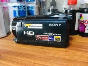 Sony HDR-XR550: Your 1080p HD Adventure Companion