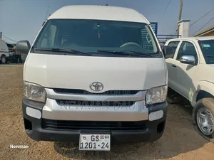 Toyota HiAce 2015 White