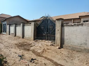 Photo - Five Bedrooms Two Washrooms House Close to Main Road