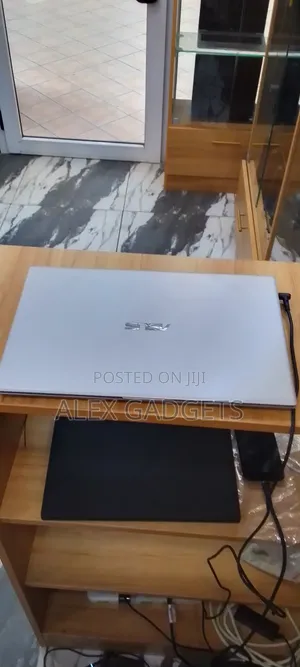 Laptop Asus VivoBook F512DA 12GB Intel Core I5 SSD 256GB