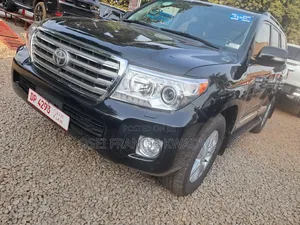 Toyota Land Cruiser 5.7 V8 2014 Black