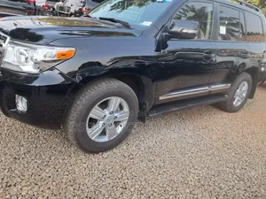 Toyota Land Cruiser 5.7 V8 2014 Black