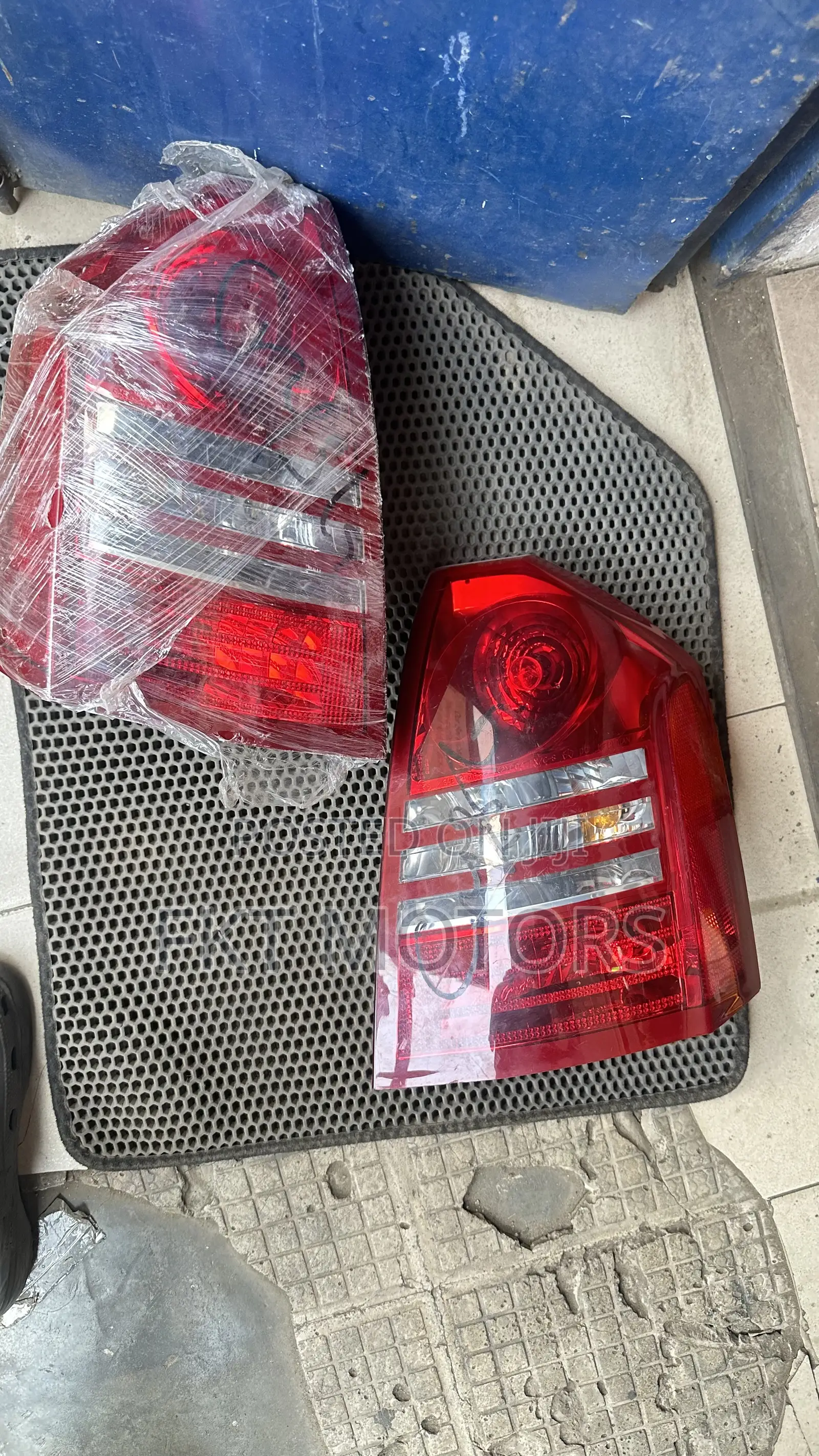 Chrysler 300 Taillight Pair 2004,2005,2006,2007,2008,