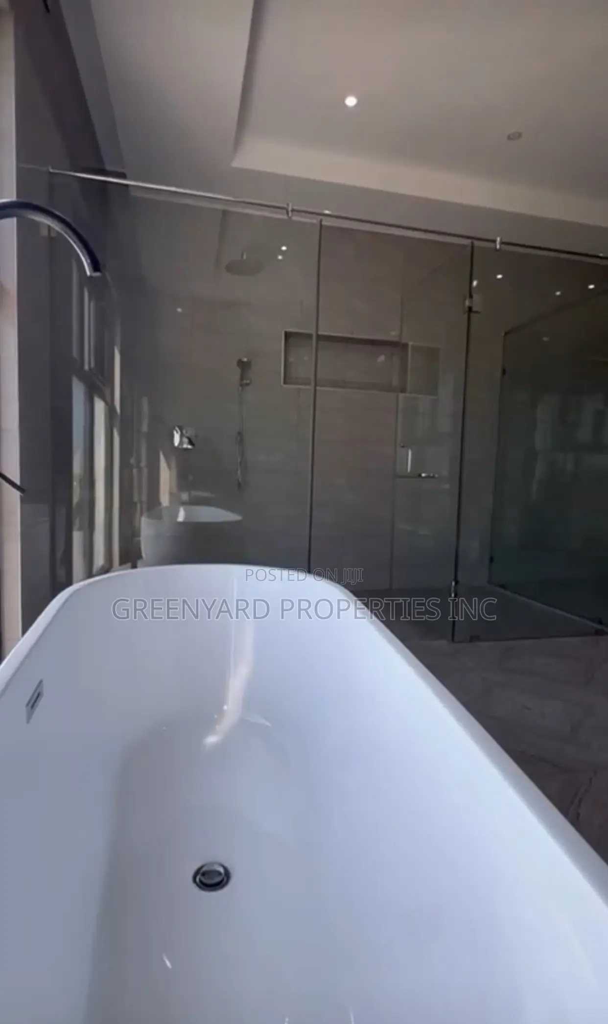 4bdrm Duplex in American House, East Legon for sale