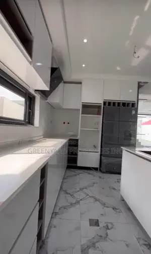 4bdrm Duplex in American House, East Legon for sale