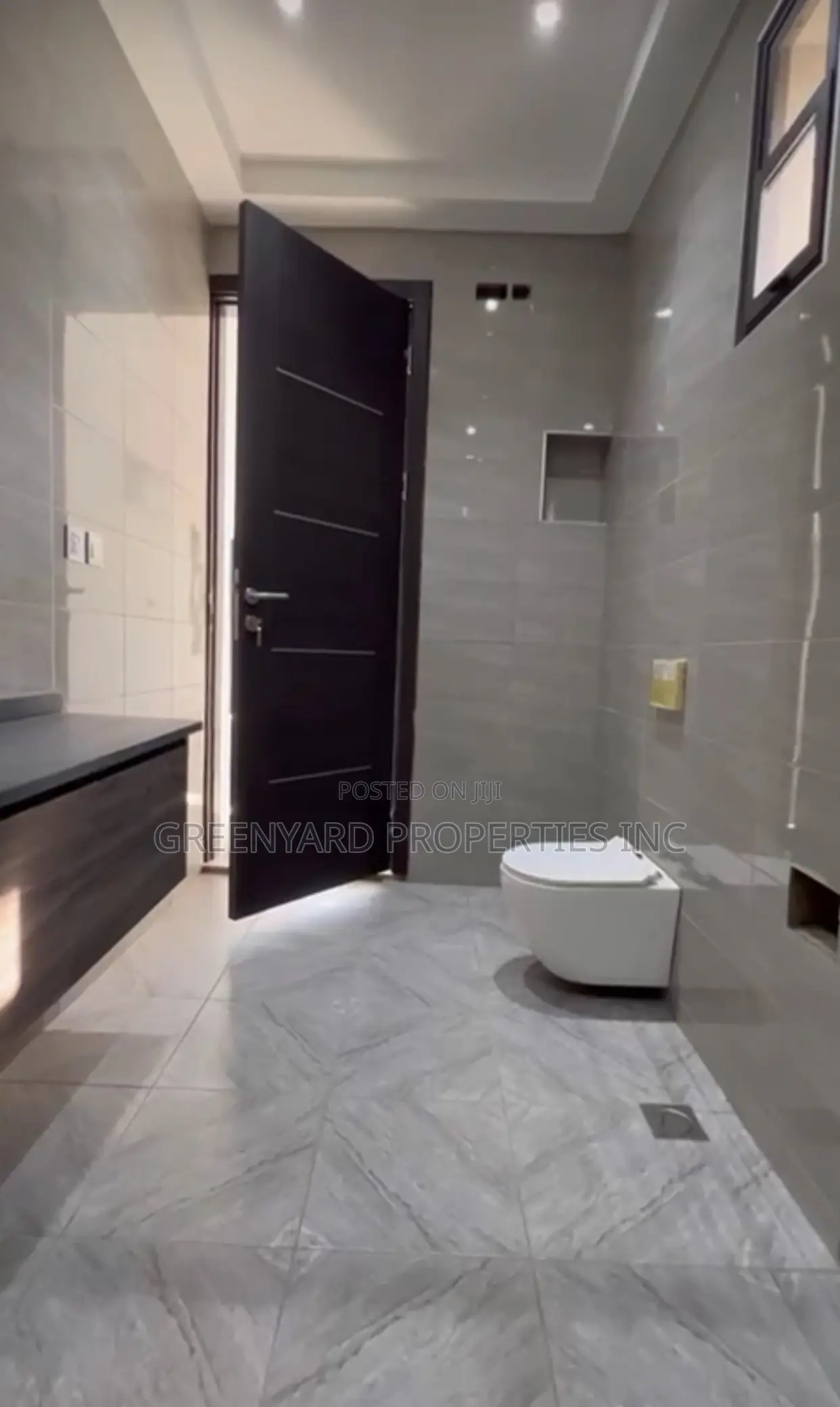 4bdrm Duplex in American House, East Legon for sale
