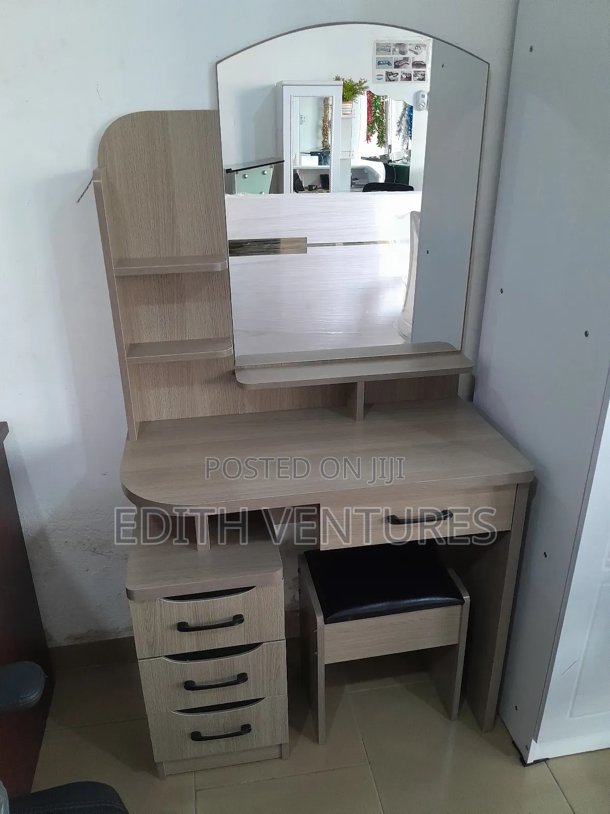 Pedestal Mirror Set