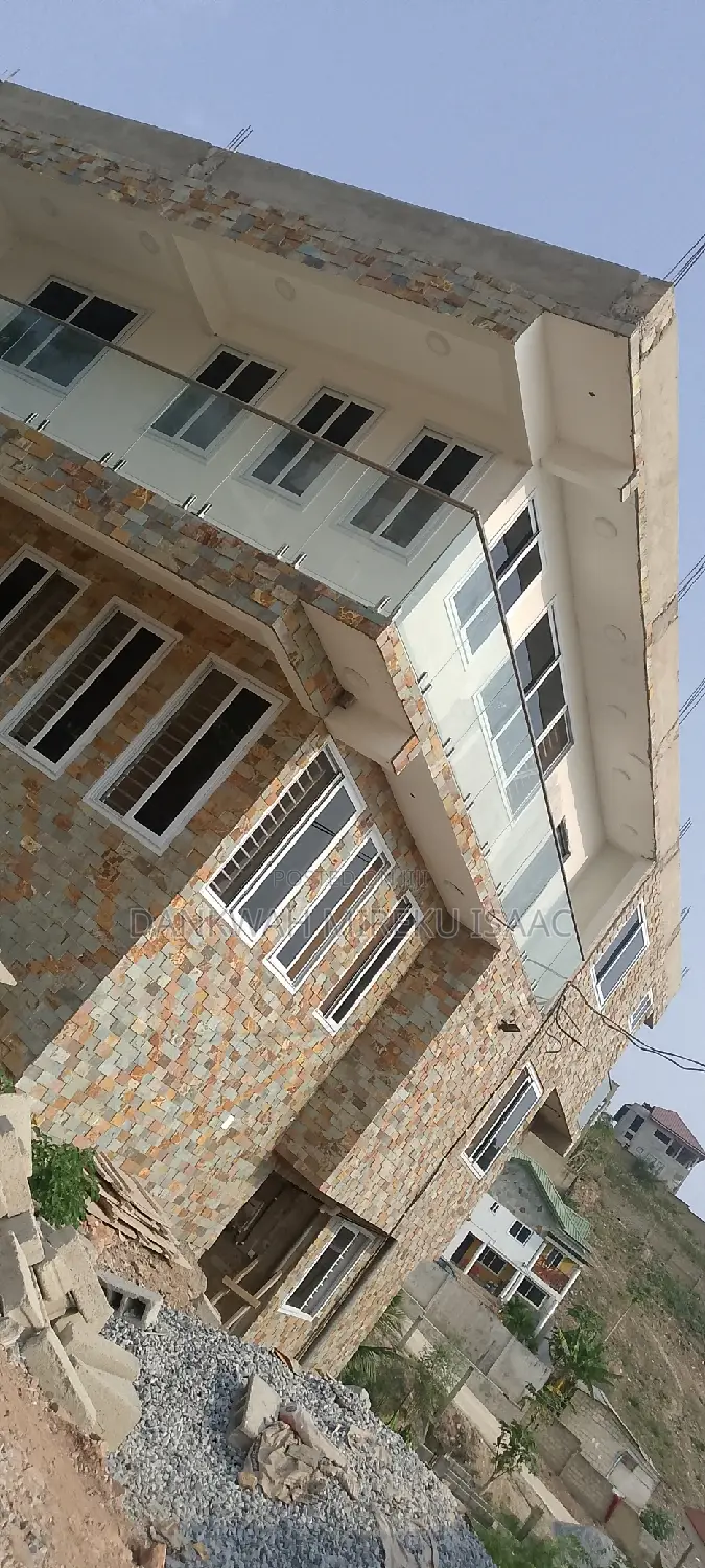 Building Contractor