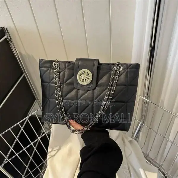 Trendy Ladies Leather Hanbag