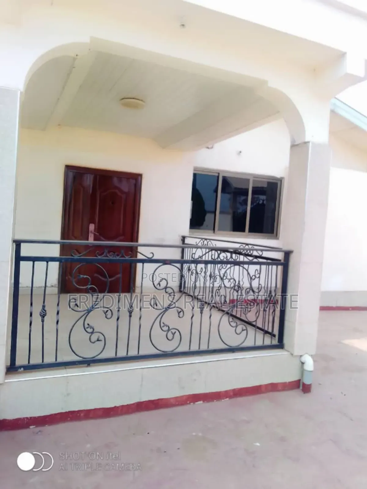 5bdrm House in Fredimens Real, Kumasi Metropolitan for sale