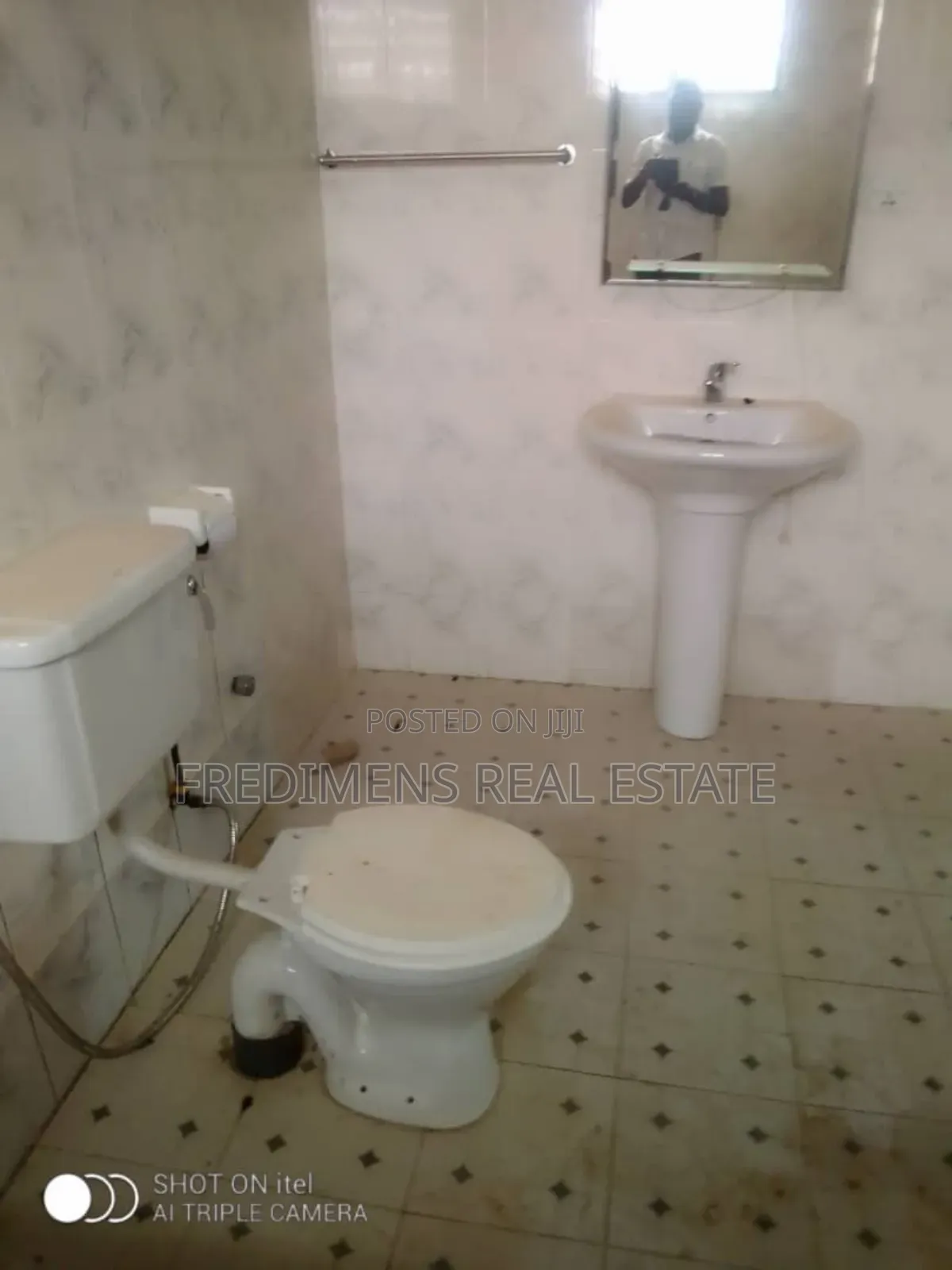 5bdrm House in Fredimens Real, Kumasi Metropolitan for sale