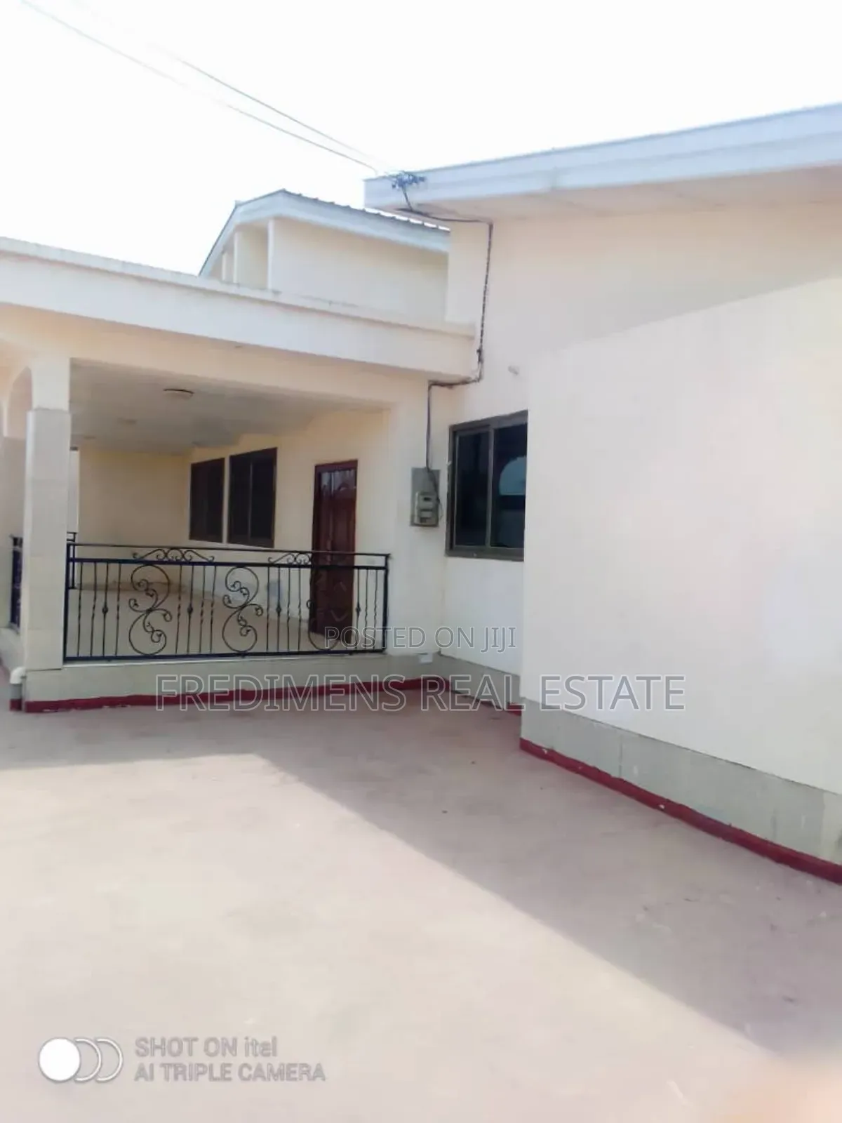 5bdrm House in Fredimens Real, Kumasi Metropolitan for sale
