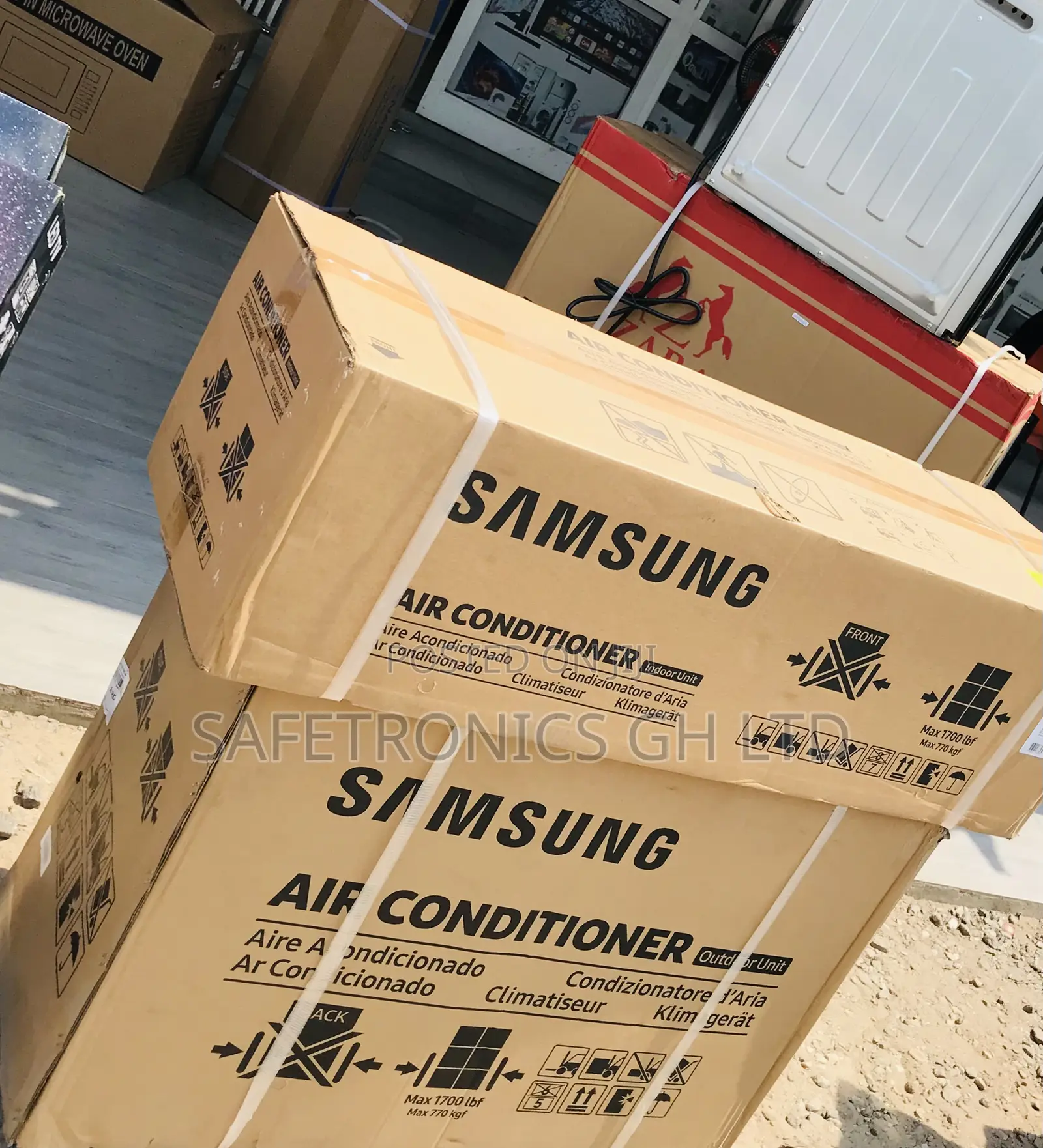 Samsung Frosty Friend 2.5 Horsepower White AC