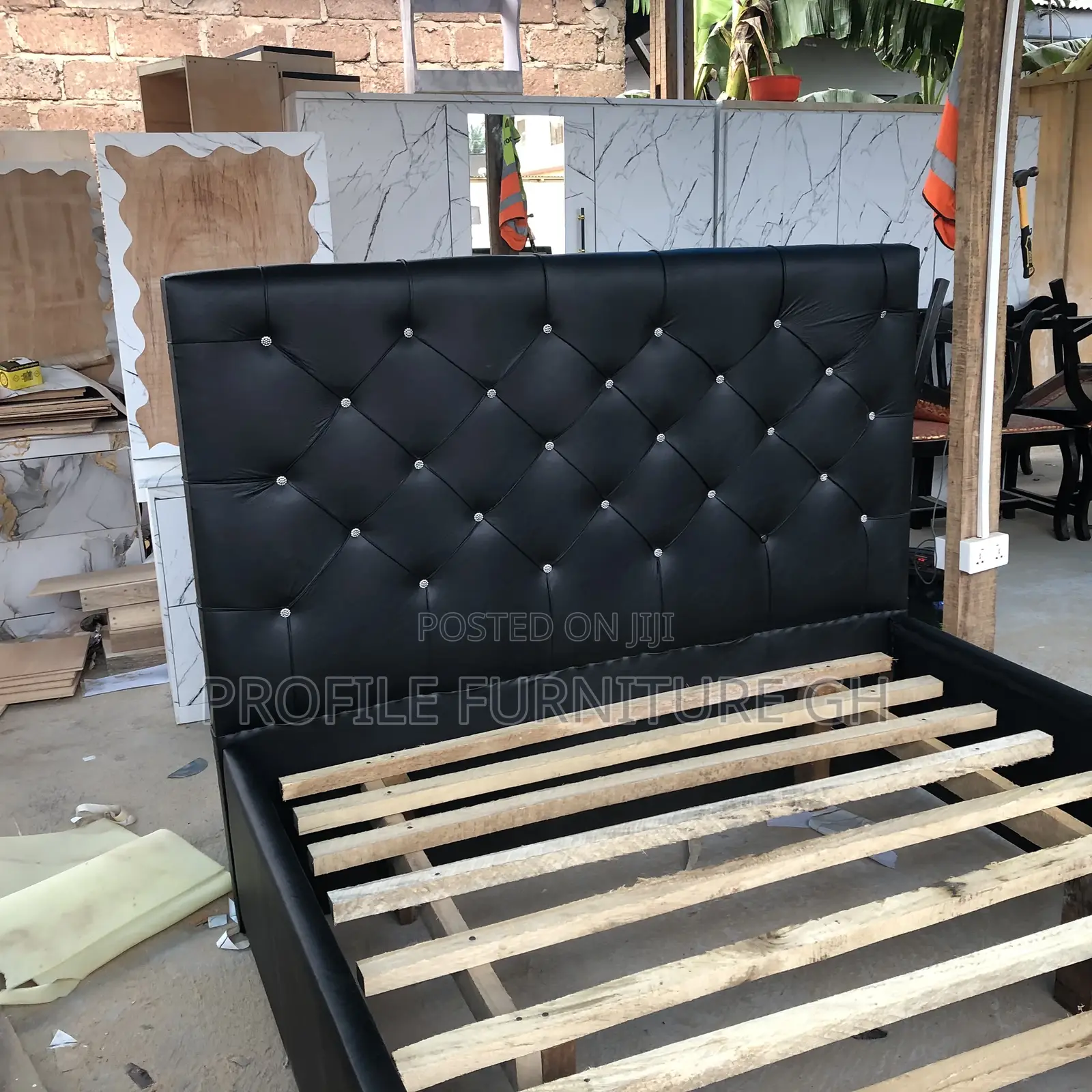 Incendiary Stylish Black Double Bed-frame//  Durable And Luxurious
