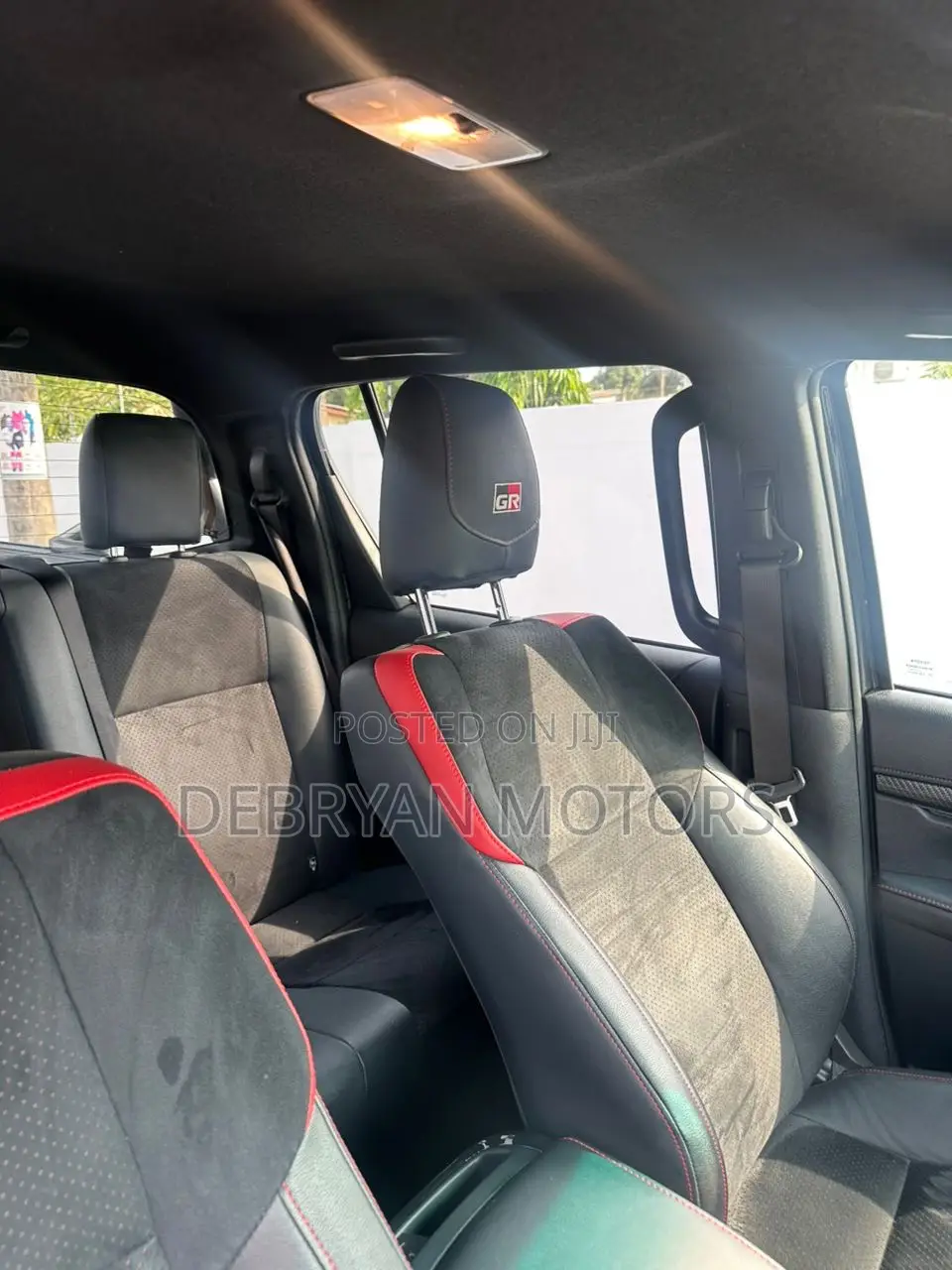 Toyota Hilux 2023 Gray