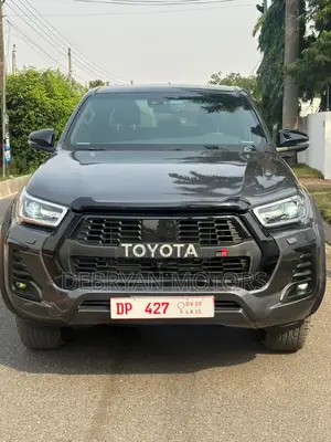 Toyota Hilux 2023 Gray