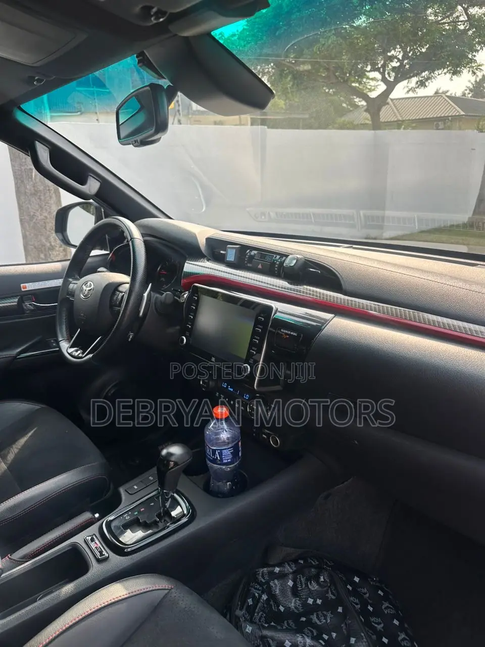 Toyota Hilux 2023 Gray