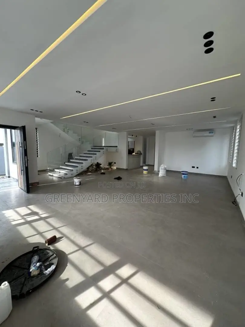 4bdrm Duplex in Lakeside, Ashaley Botwe for rent