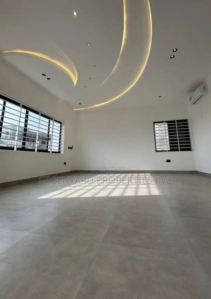 4bdrm Duplex in Lakeside, Ashaley Botwe for rent