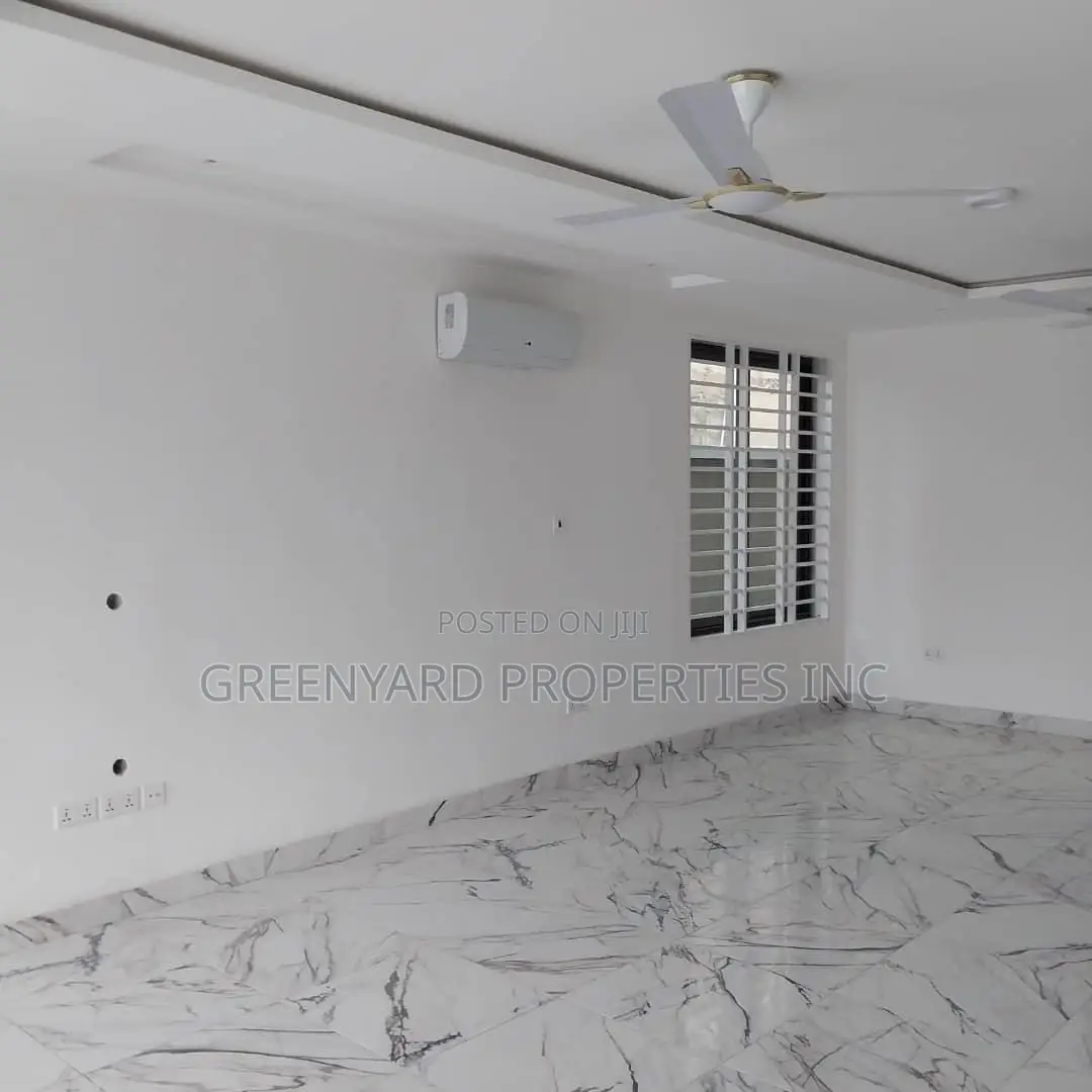 4bdrm Duplex in Ashongman, Ashomang Estate for sale
