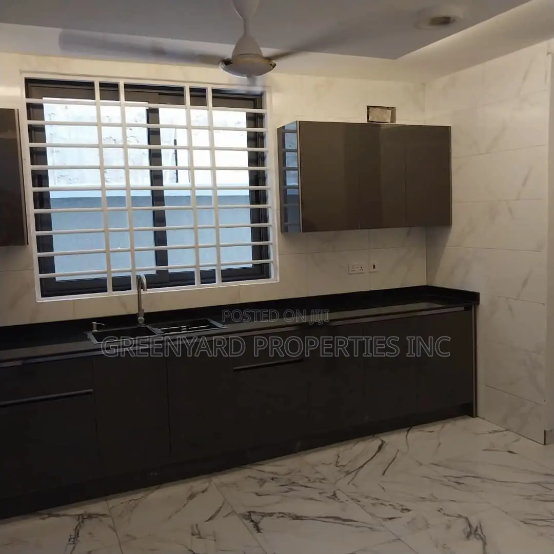 4bdrm Duplex in Ashongman, Ashomang Estate for sale
