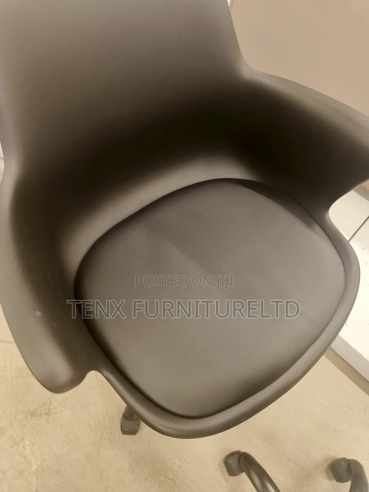 Swivel Office Chair (Black)