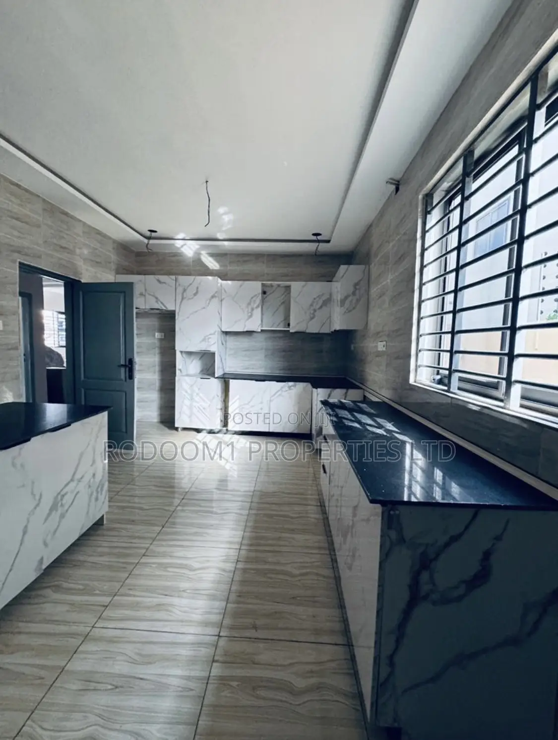 4bdrm House in Lakeside for sale