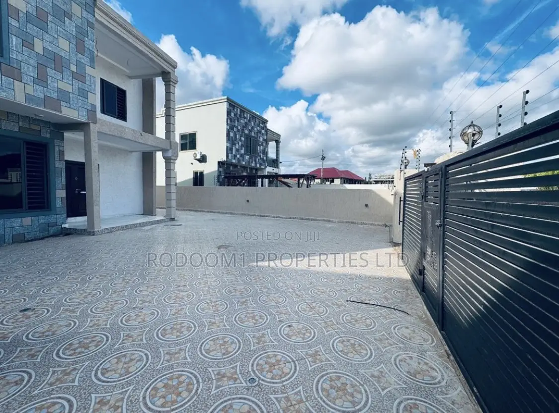 4bdrm House in Lakeside for sale