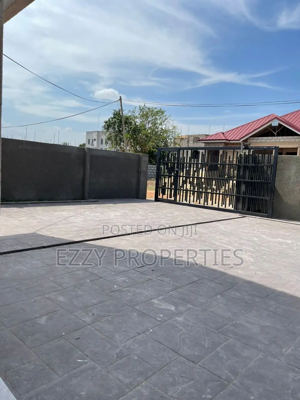 3bdrm Duplex in East Legon Hills for sale