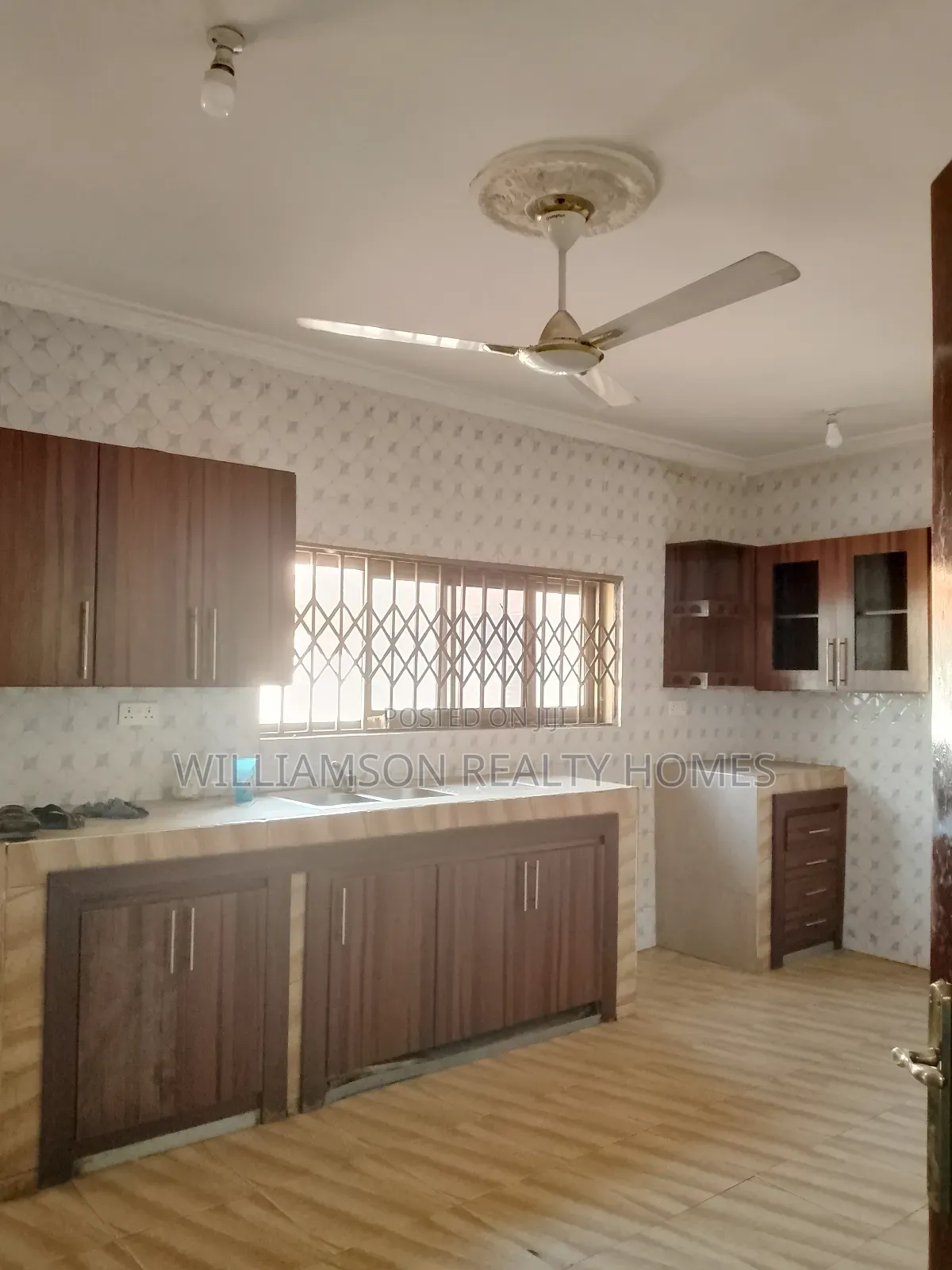 5bdrm House in Hfc Estate Area, Spintex for rent
