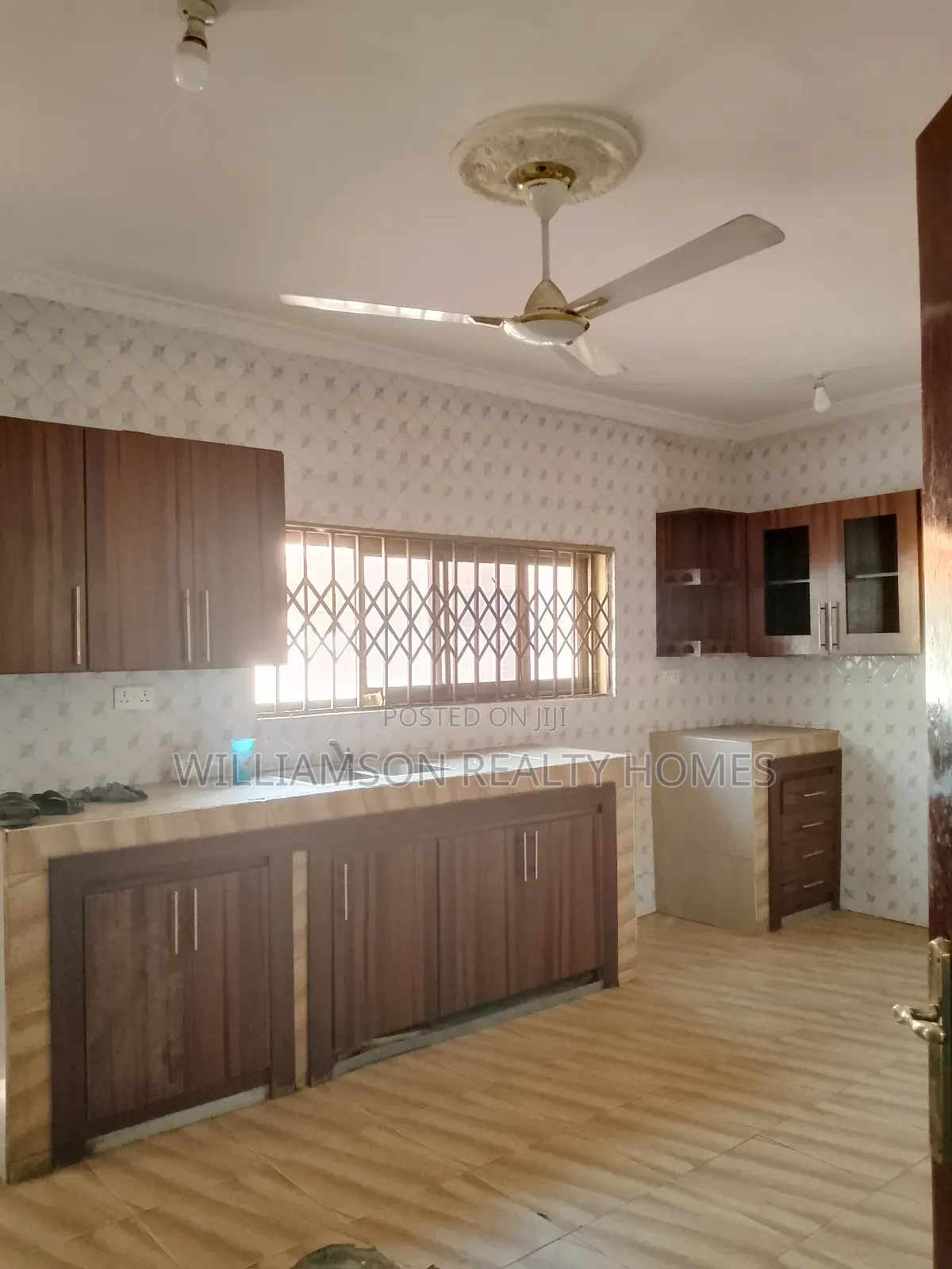 5bdrm House in Hfc Estate Area, Spintex for rent