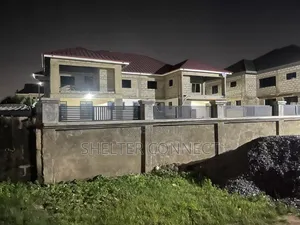 8bdrm Apartment in Pantang, Pentecost for sale