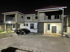8bdrm Apartment in Pantang, Pentecost for sale