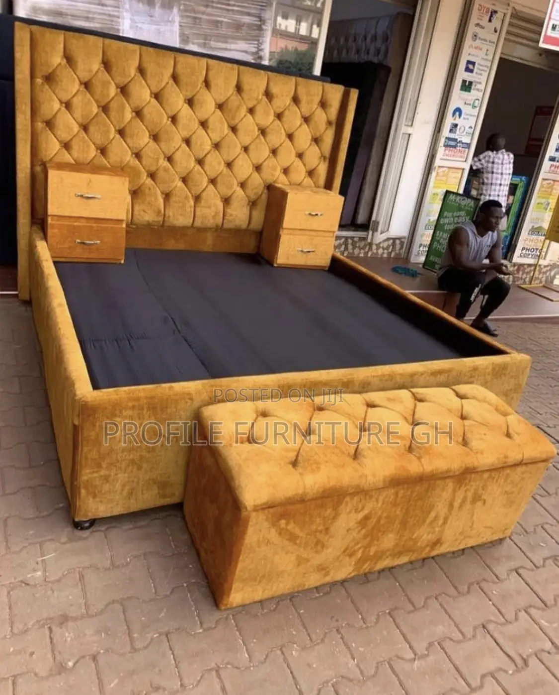 Bea Queen Size With Ottoman and Drawers