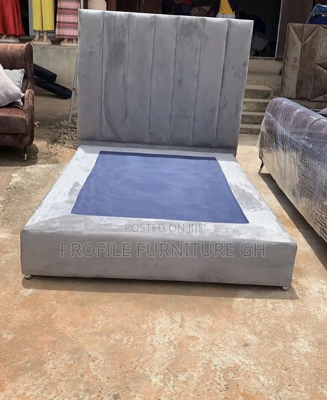 Lit  Double Pallets Stand Bed-Frame