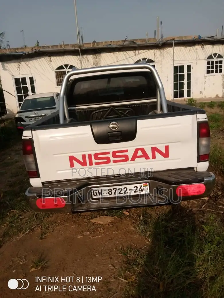 Nissan Hardbody 2016 White