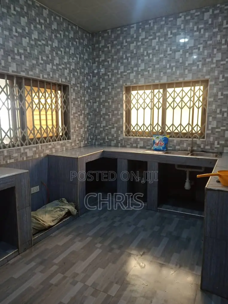 3bdrm House in Berverly Hills, Accra Metropolitan for sale