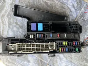 Toyota Hilux Engine Fuse Box